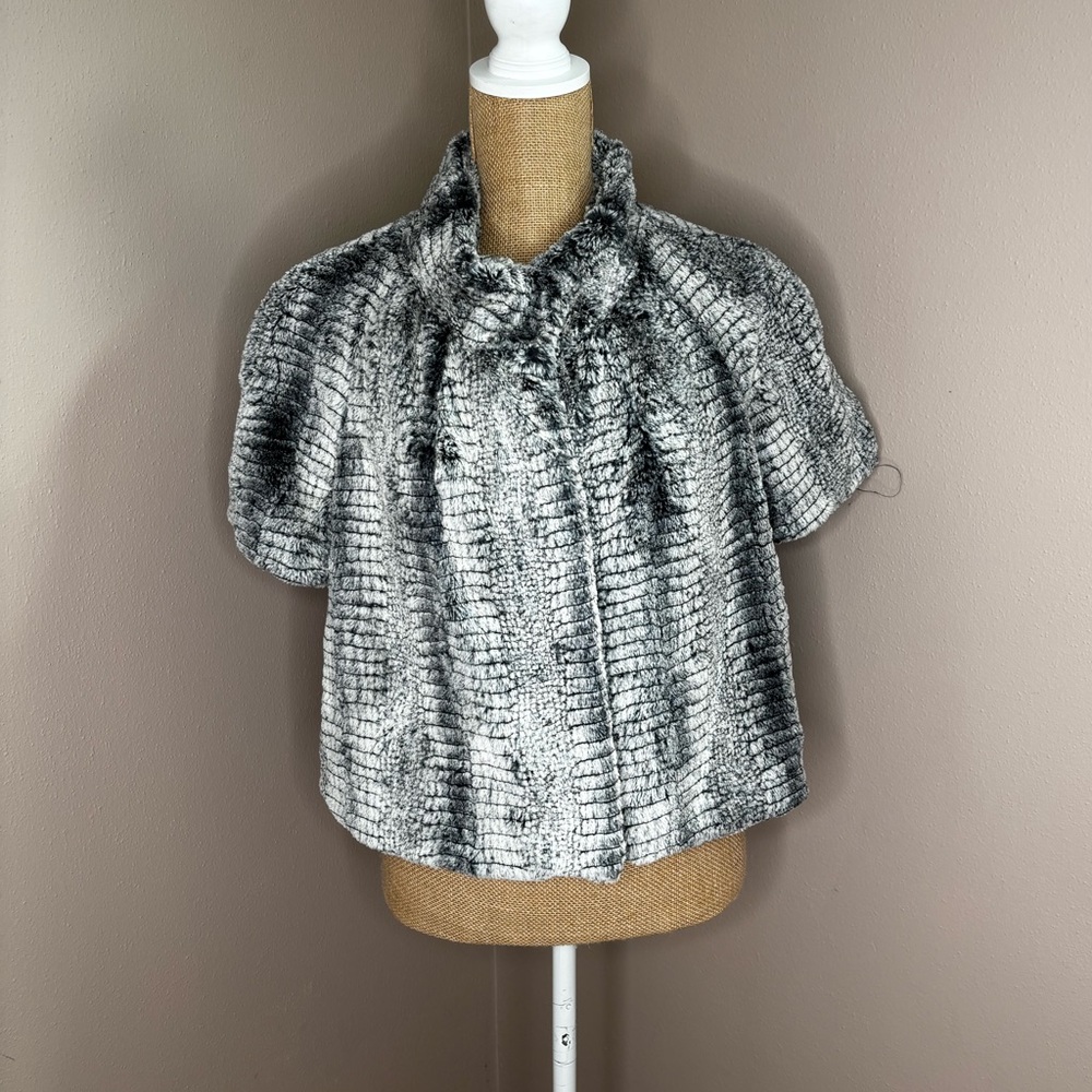 Vtg Joseph Ribkoff Faux Fur Cape Sz 12 Cropped Jacket Black White Gray Button Up